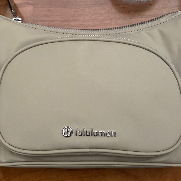 ❤️ Lululemon Crossbody with Nano Pouch 2L Trench NWT - Picture 4 of 16